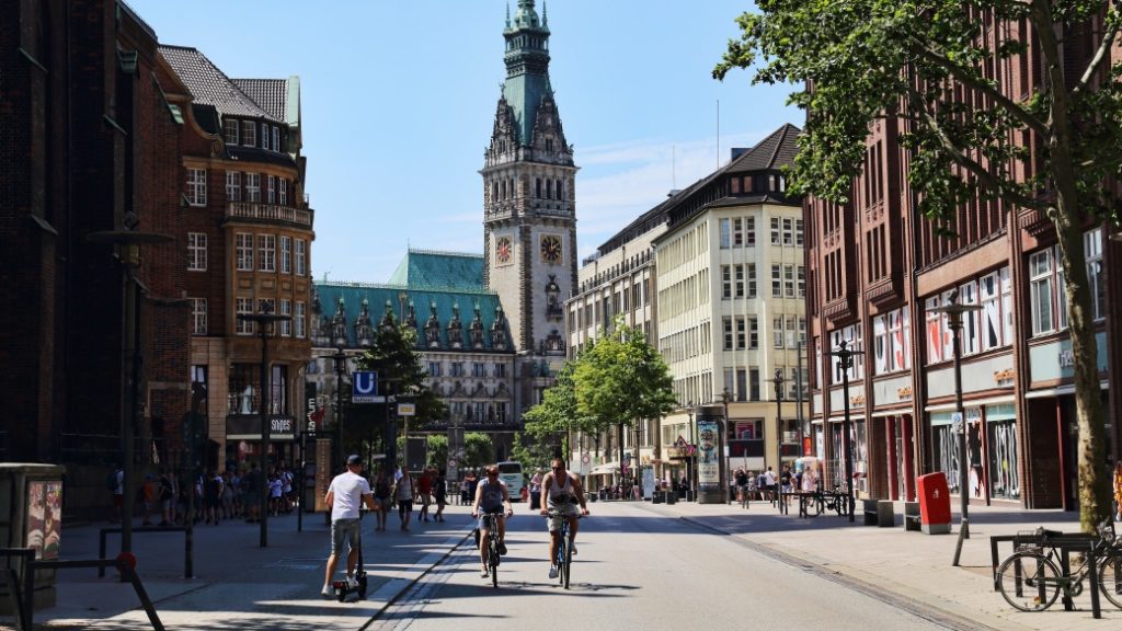 monckebergstrasse hamburg Mönckebergstrasse – Alışveriş caddesi