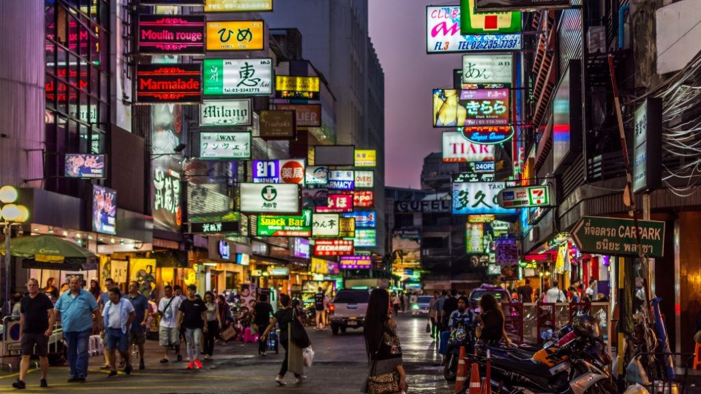 patpong bangkok Patpong – Bangkok’un gece pazarlarıyla ünlü bölgesi