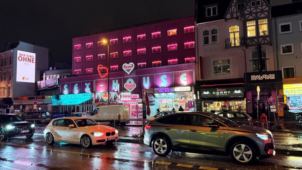reeperbahn st pauli hamburg Reeperbahn & St. Pauli – Eğlence bölgesi