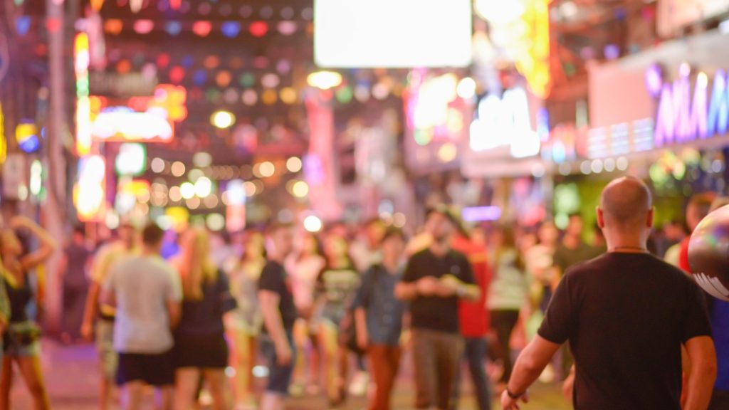soi cowboy bangkok Soi Cowboy – Bangkok’un gece ışıkları