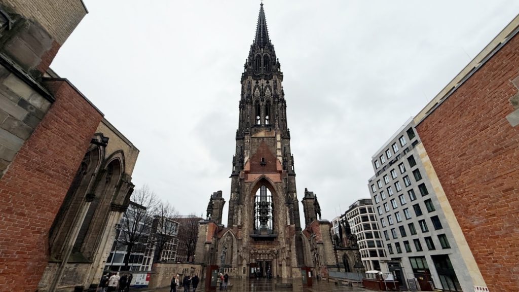 st nicholas church hamburg St. Nicholas Church – Gotik kalıntılar