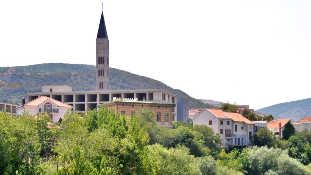 Barış Çan Kulesi – Şehir Manzarası