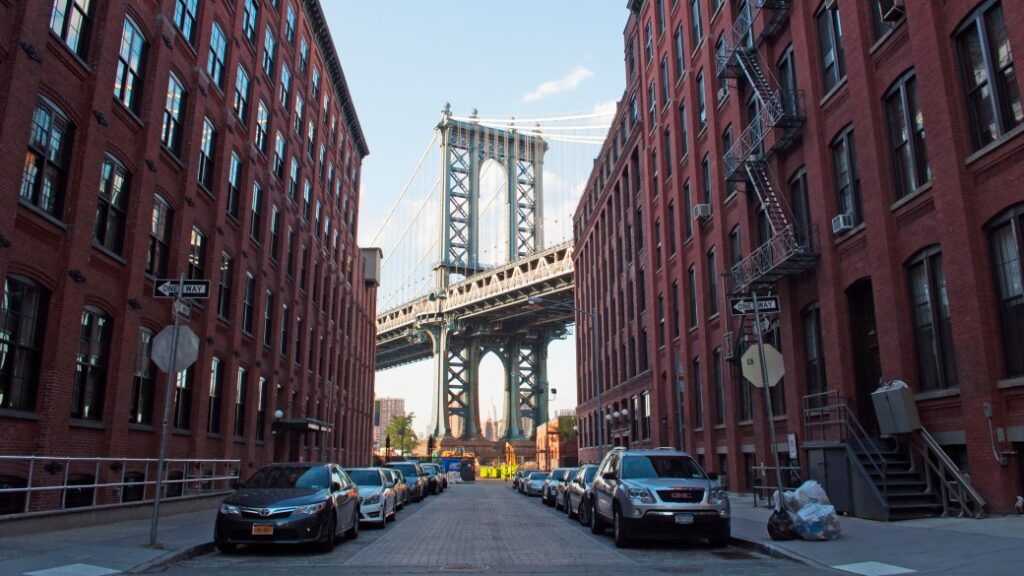 dumbo new york Dumbo sokakları ve Manhattan Köprüsü’nün ikonik kadrajı