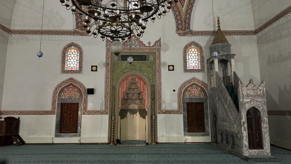 Kurşunlu Camii ve Külliyesi – Tarihi yapı kompleksi