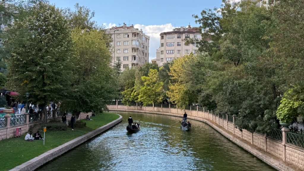 Porsuk Çayı & Adalar – Şehrin canlı merkezi