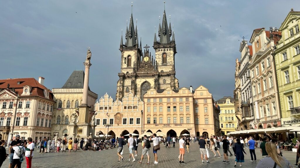 Prag’da Kime Göre Nerede Kalınır?