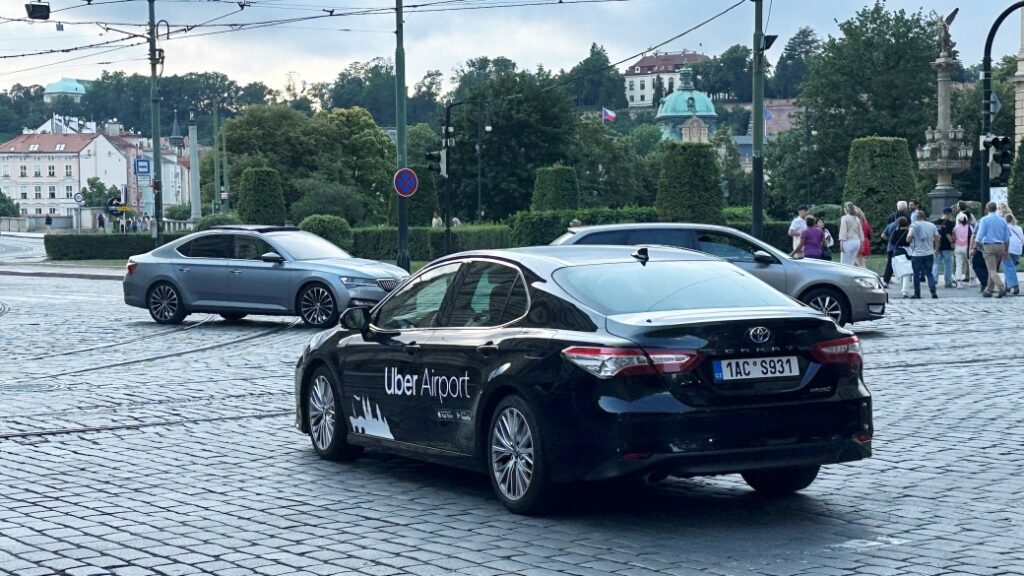Prag Havalimanı’nda Uber ve Bolt Kullanımı