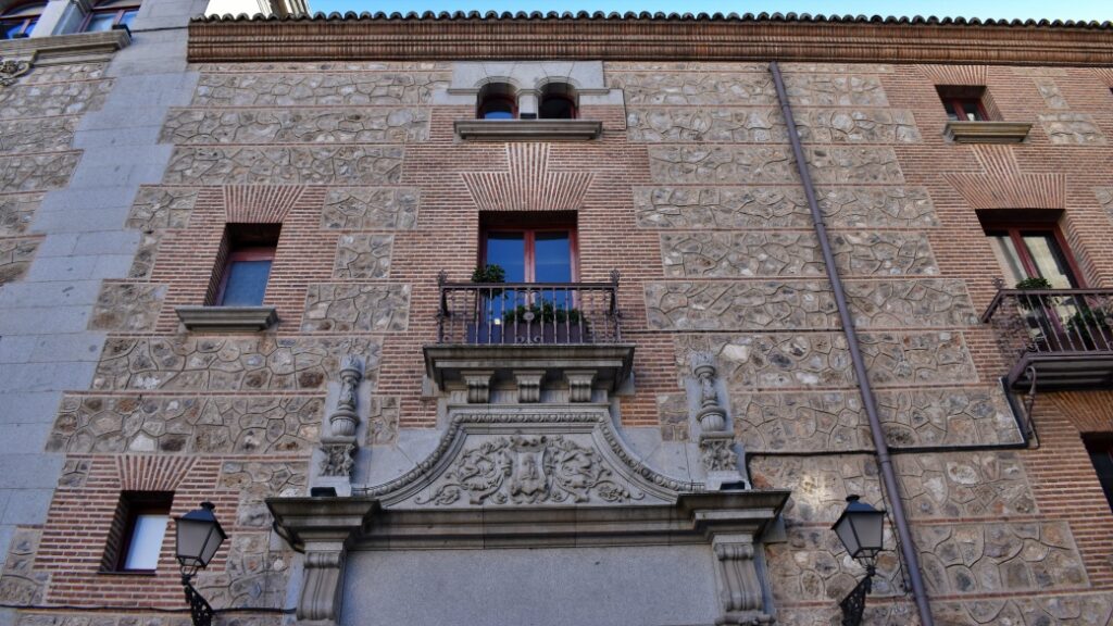 Casa de Cisneros – 16. yüzyıldan günümüze ulaşan saray