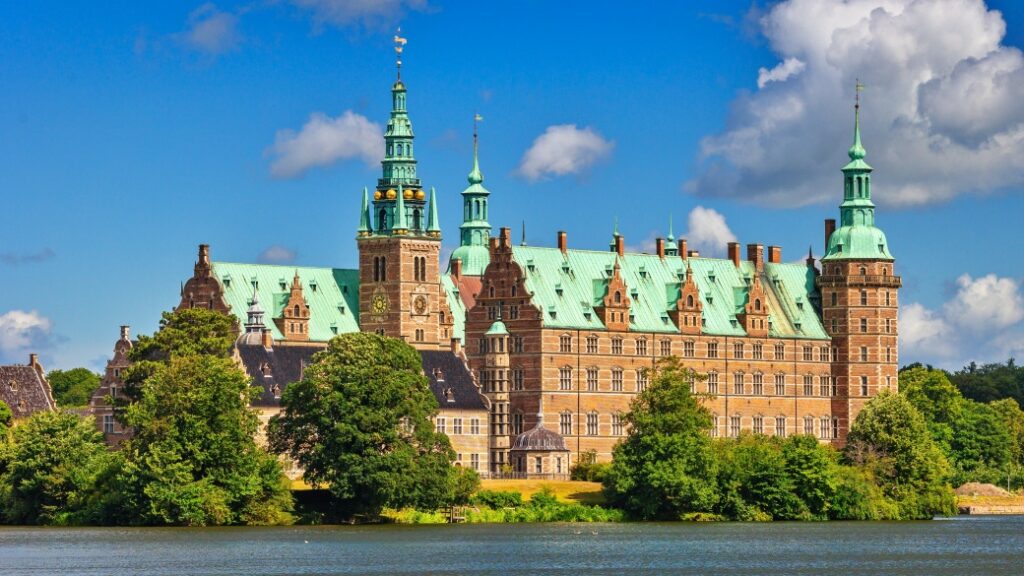 Frederiksborg Sarayı – Danimarka kraliyet ihtişamı