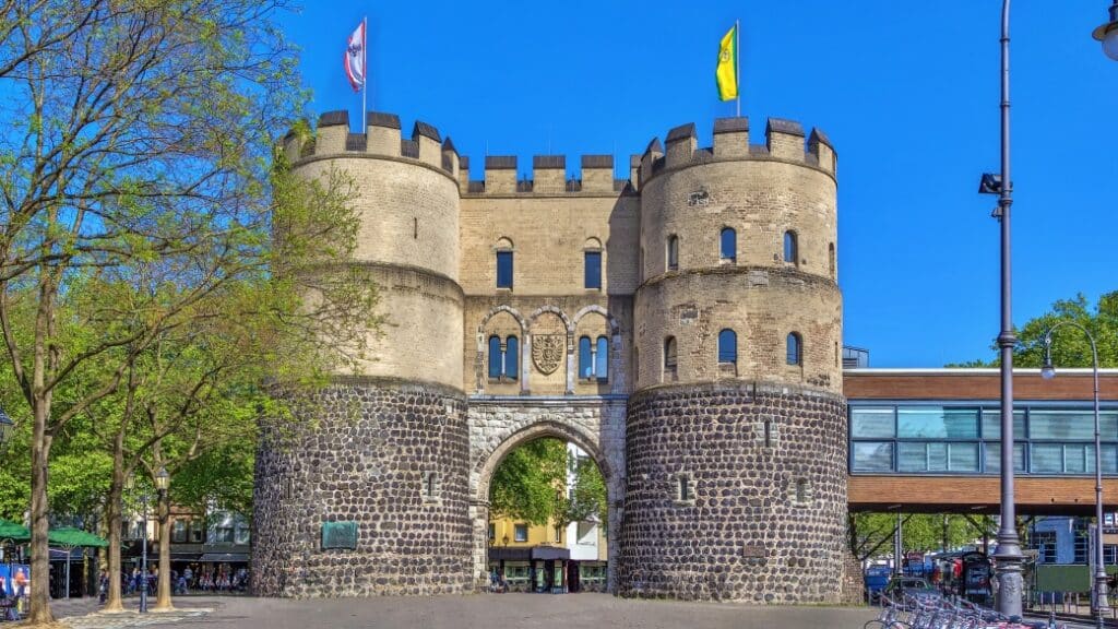 Hahnentorburg – Köln’ün batı kapısı