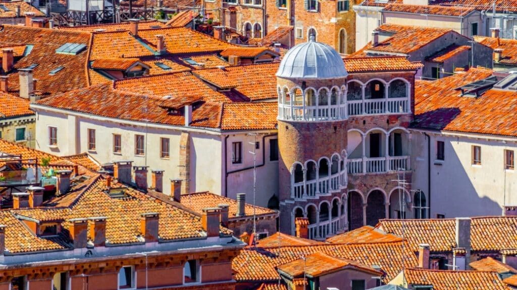 Palazzo Contarini del Bovolo – Sarmal merdivenli Venedik evi