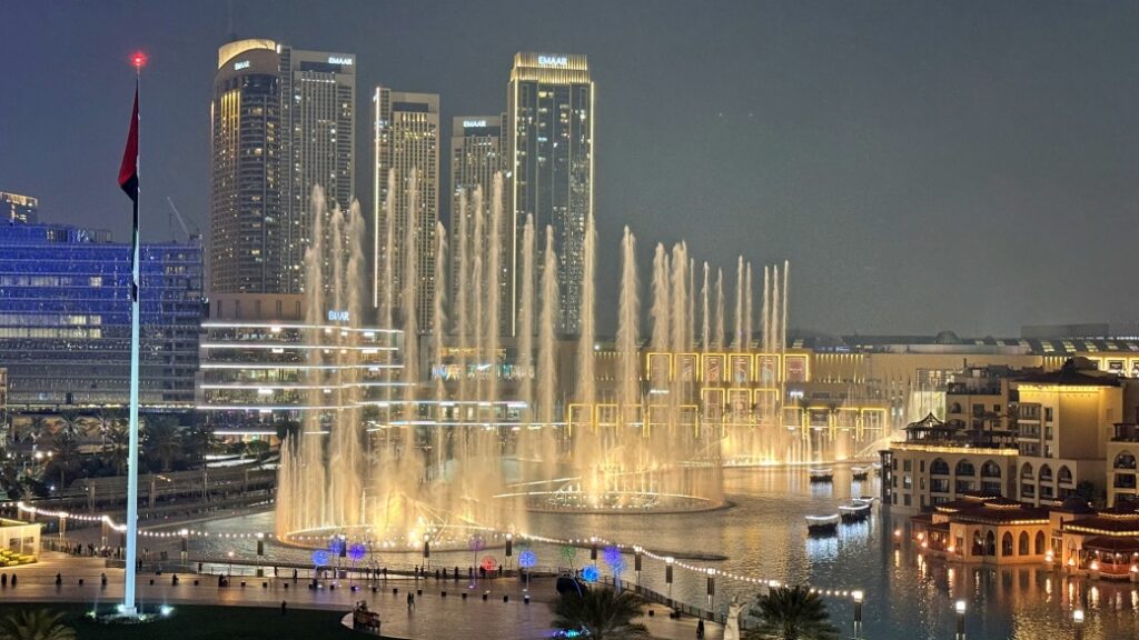 the dubai fountain The Dubai Fountain – Sularla dans eden gösteri