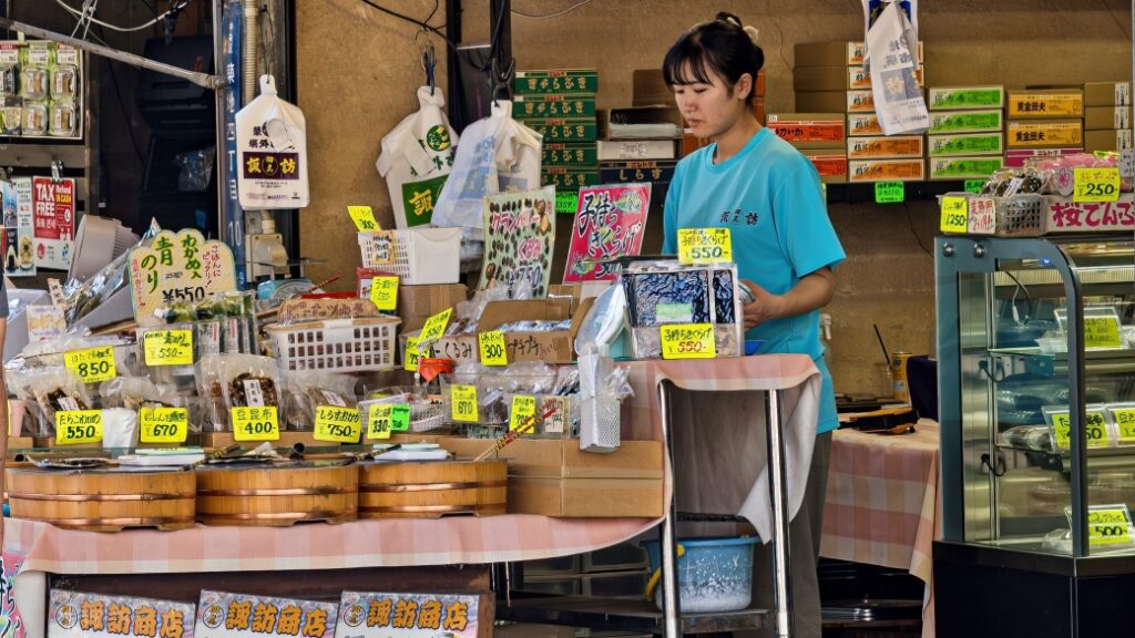 tsukiji outer market tokyo Tsukiji Outer Market – Sokak lezzetleri cenneti