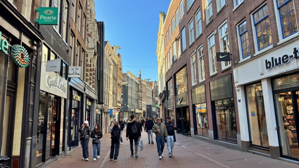 Amsterdam’da kime göre nerede kalınır?