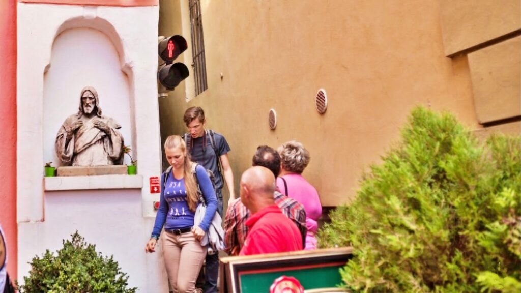 Prague's Narrowest Alley – Şehrin en dar geçidi