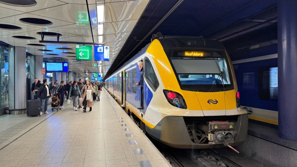 tren amsterdam havaalani sehir Amsterdam Schiphol Tren Ulaşımı