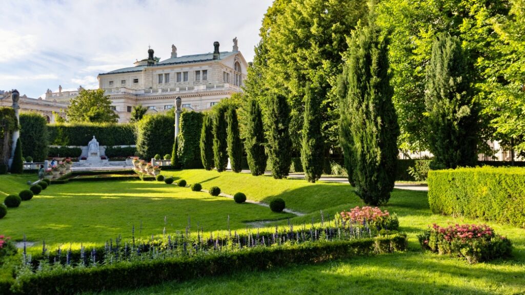 Volksgarten – Güllerle bezeli halk bahçesi