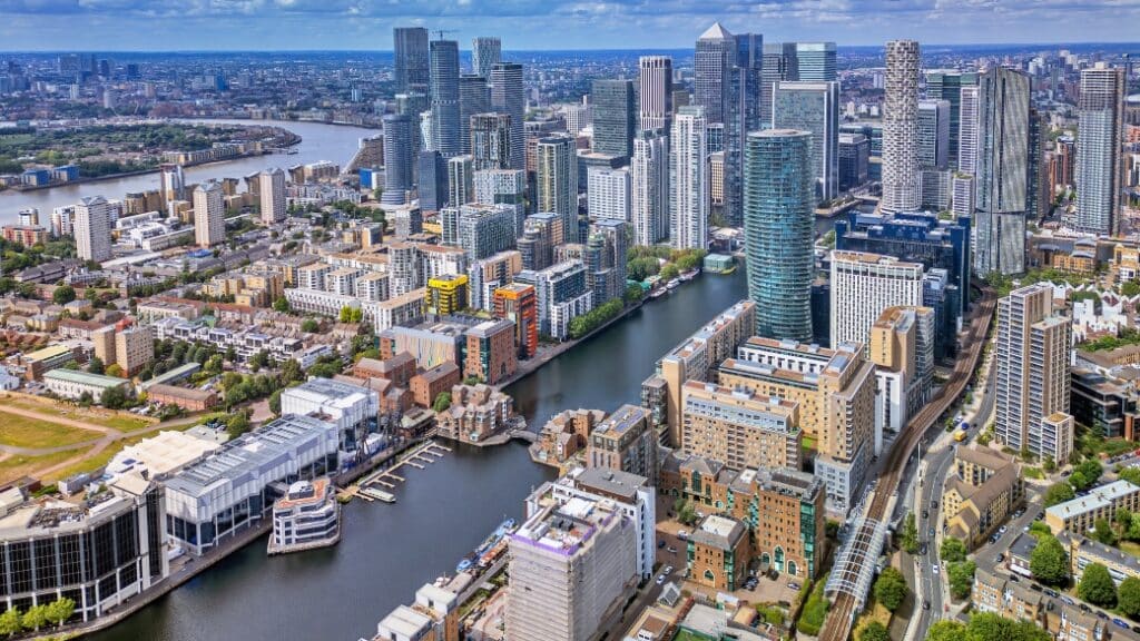 Canary Wharf – Londra’nın modern finans merkezi