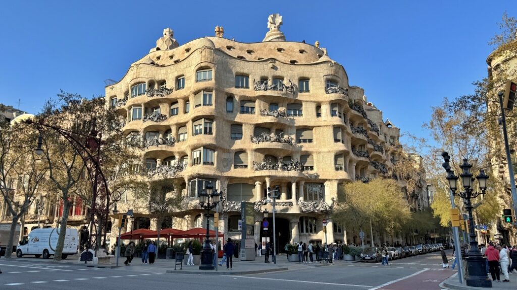 Casa Mila (La Pedrera) – Gaudi’nin taş dalgaları
