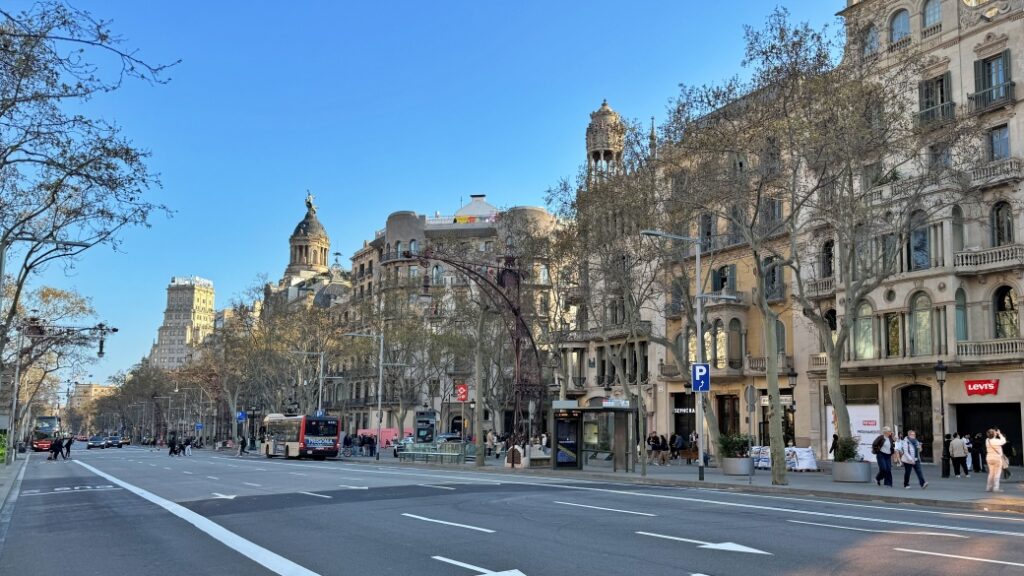 Eixample bölgesi ve modern konaklama seçenekleri