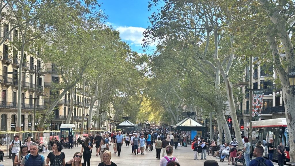 La Rambla – Barselona’nın yürüyüş caddesi