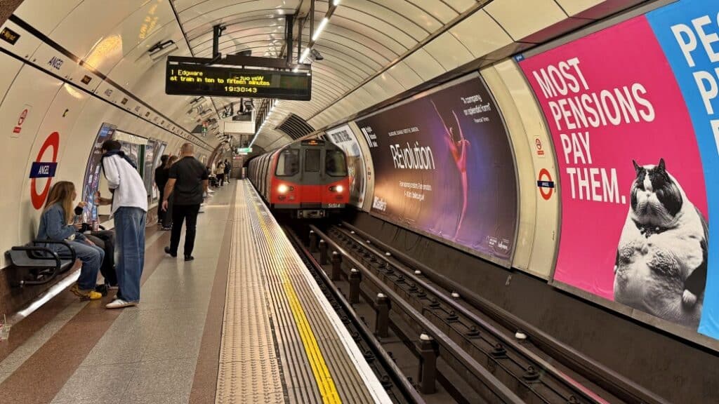 Londra Metro Piccadilly Line Ulaşımı
