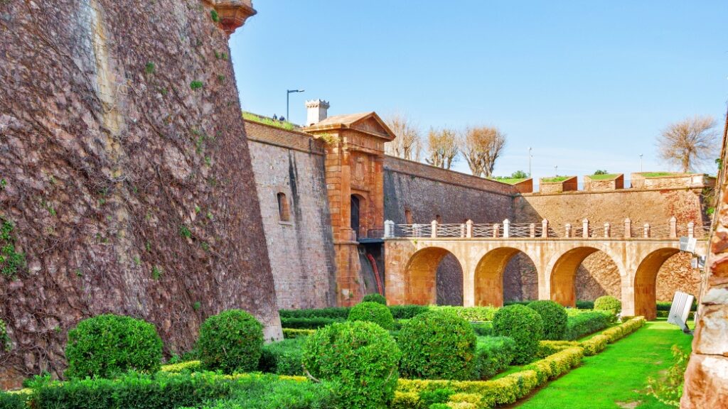 Montjuic – Barselona’ya tepeden bakan tepe