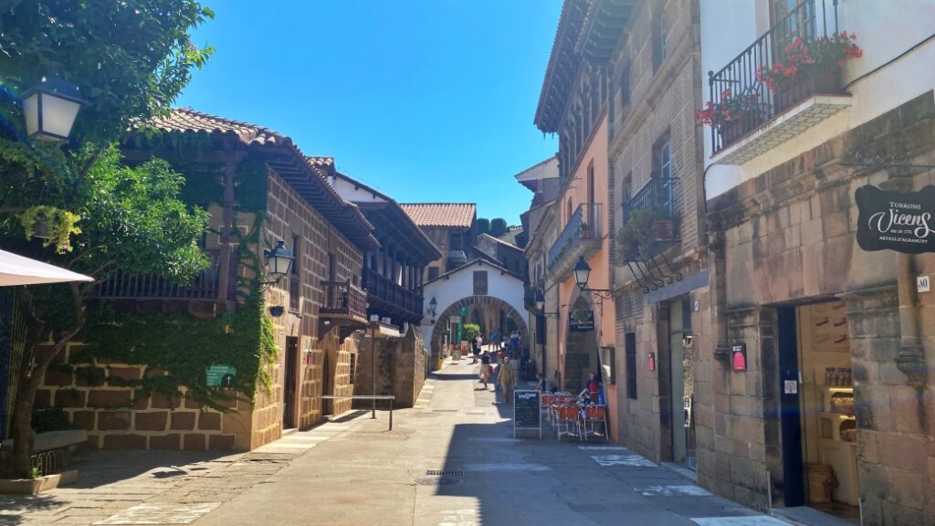 Poble Espanyol – İspanya'nın mimari mozaiği