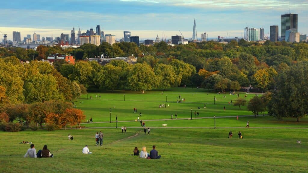 Primrose Hill – Şehir manzarasını izleyebileceğiniz yeşil tepe