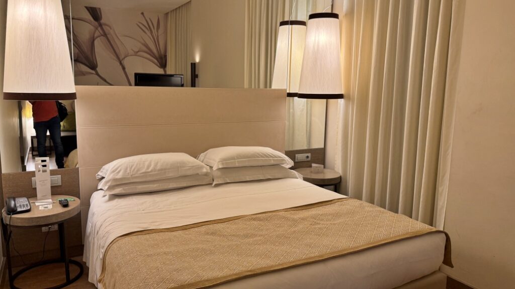 Starhotels Echo Oteli ve Milano Tren İstasyonu Çevresi