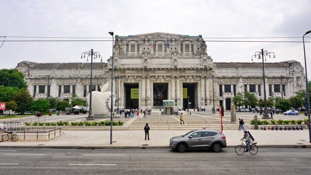 Stazione Centrale Bölgesinde Konaklama ve Ulaşım Avantajı