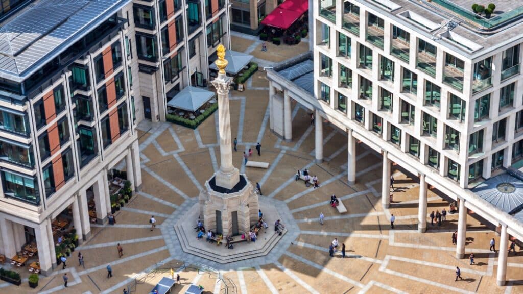 The Monument – Londra Büyük Yangını’nın hatırasını taşıyan kule