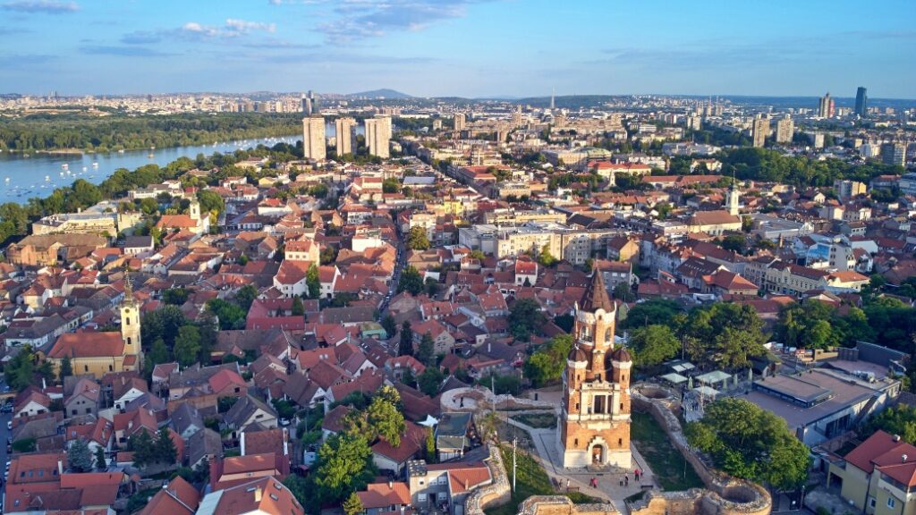 Zemun bölgesinde konaklama ve nehir kıyısı atmosferi