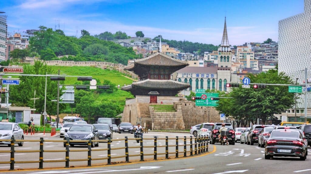 Dongdaemun bölgesinde konaklama ve ulaşım