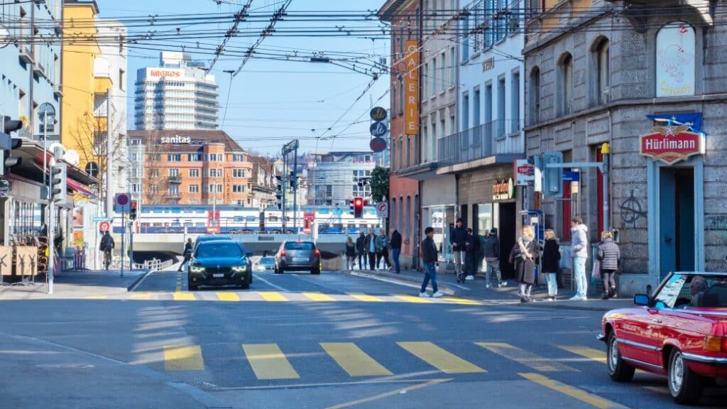 Langstrasse – Zürih’in gece hayatı ve çok kültürlü atmosferi