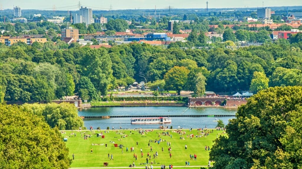 Stadtpark – Şehrin geniş yeşil alanı