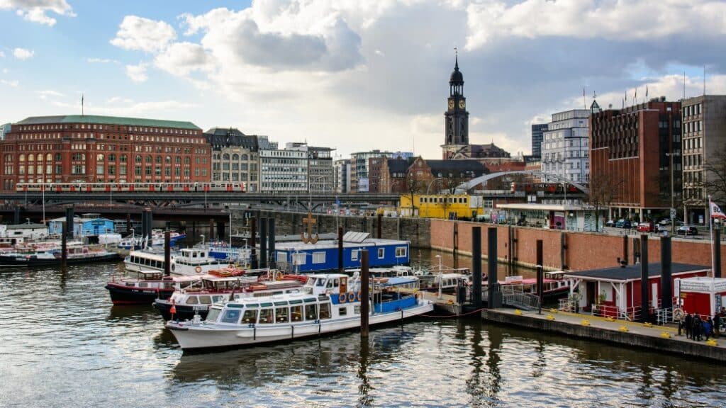 Hamburg'da Kime Göre Nerede Kalınır?